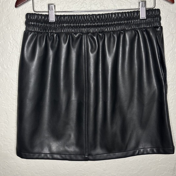 Tinseltown Black Faux Leather Mini Skirt with Drawstring Waist & Pockets, Size L - Picture 9 of 9